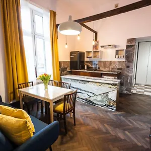 stylish-apartment-in-krakow-old-town-31-049.krakowhotelspoland.com/