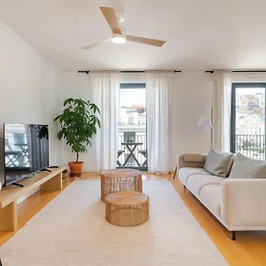 apt-stylish-2-bedroom-in-downtown-with-free-parking.hotels-lisbon-portugal.com/